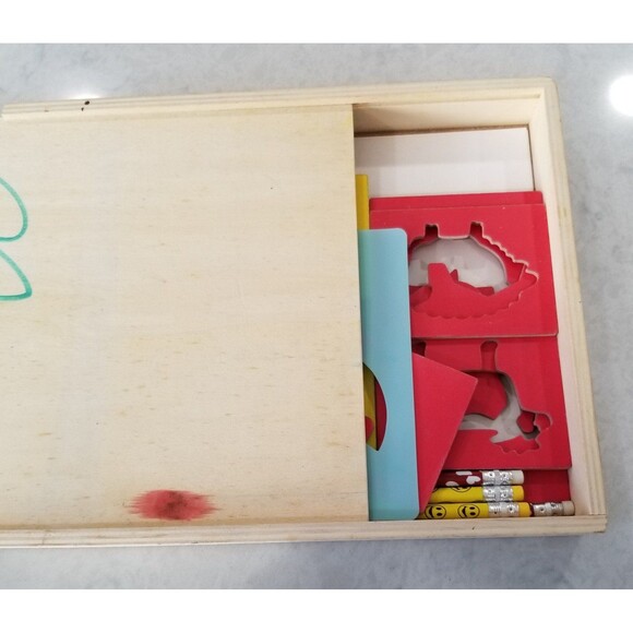 Melissa and Doug stencil kit preowned - Picture 4 of 12